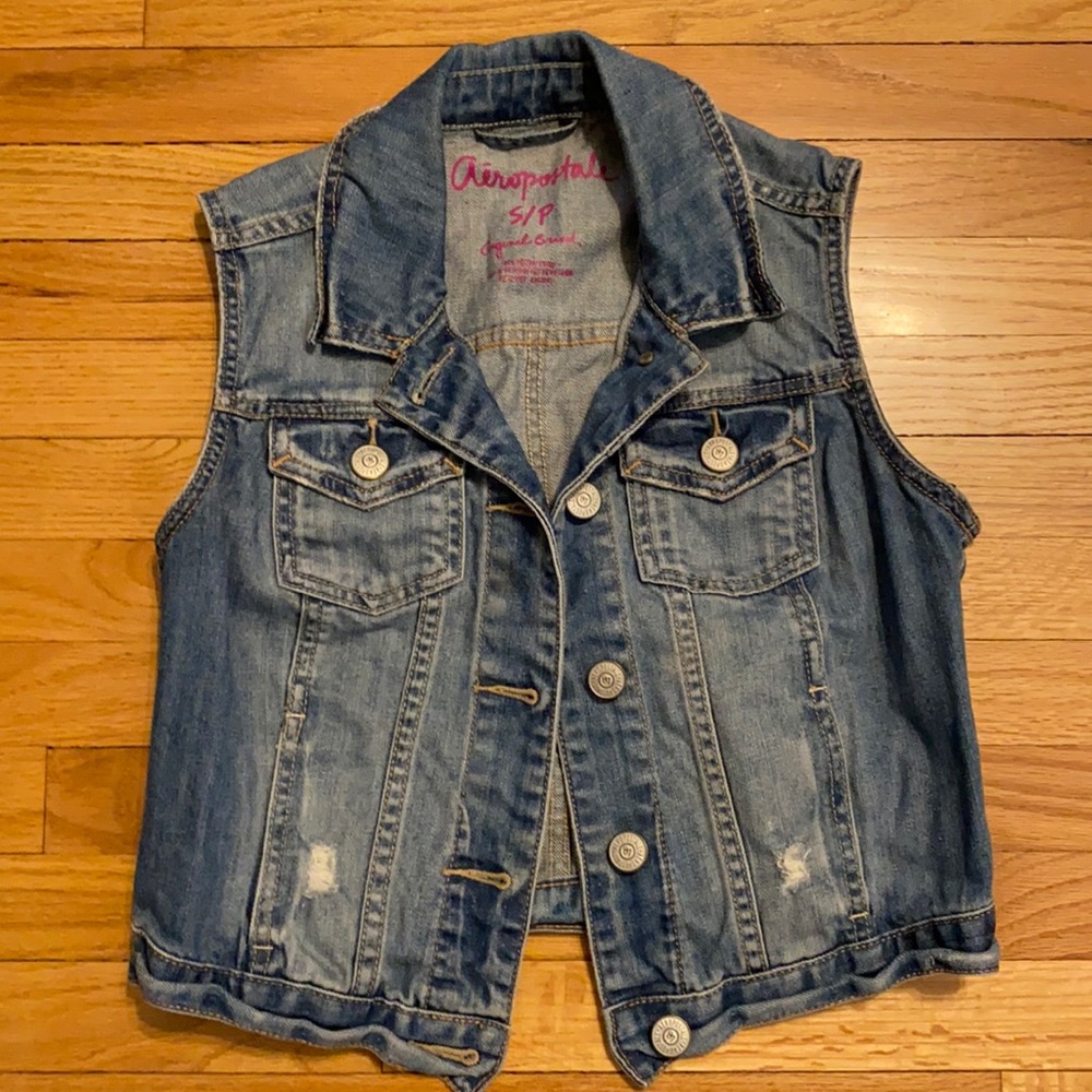 LAST CHANCE: Aeropostale light wash denim vest.